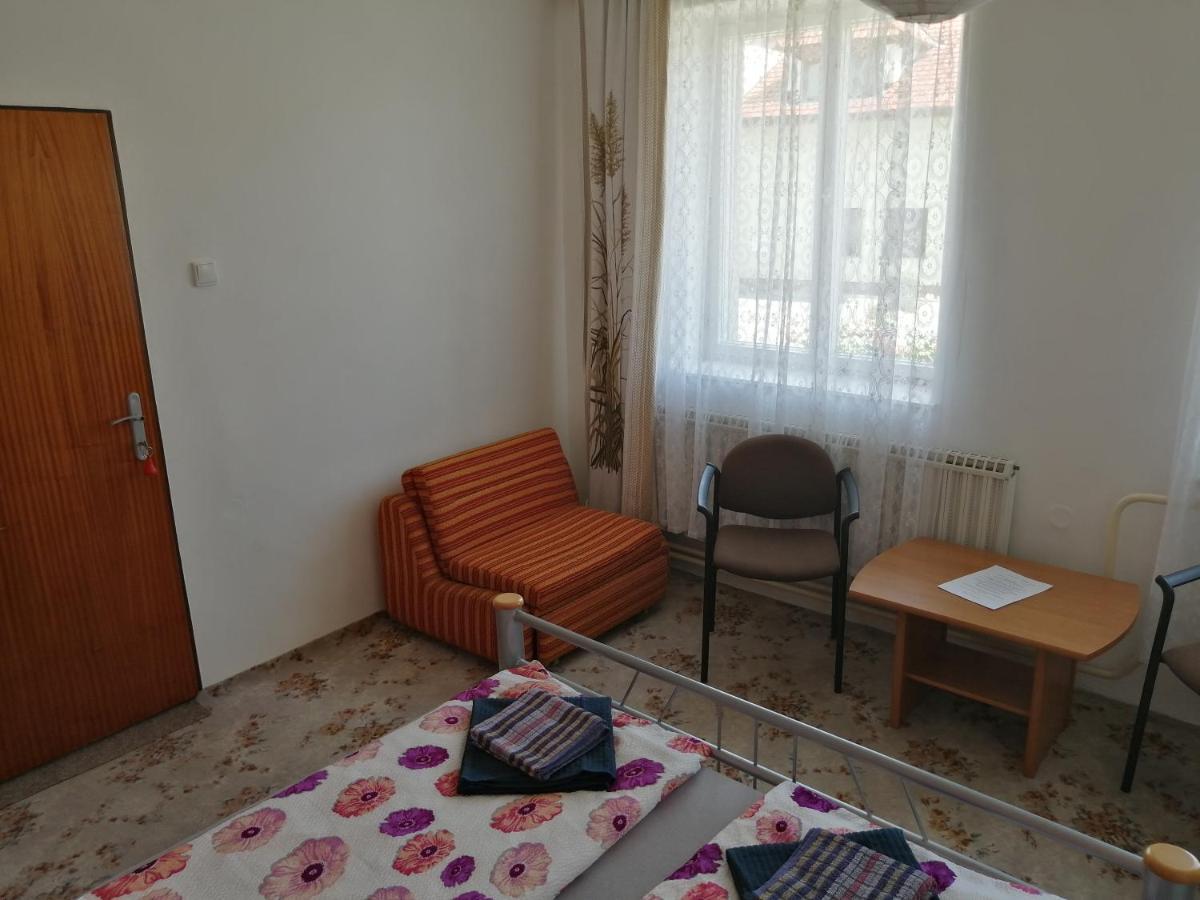 U Ladi Apartment Bulhary Bagian luar foto