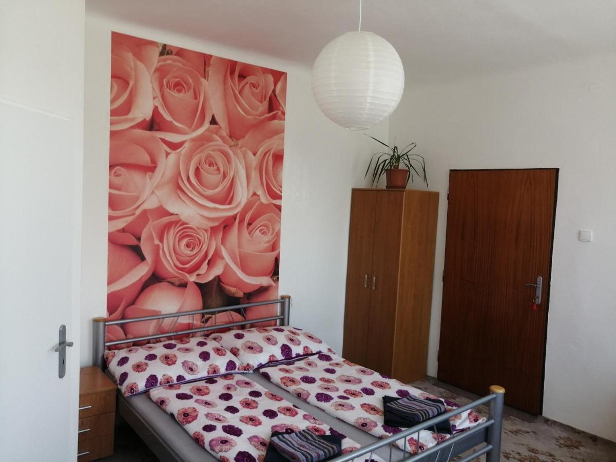 U Ladi Apartment Bulhary Bagian luar foto